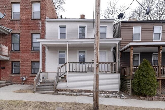 Building Photo - 824 2nd St