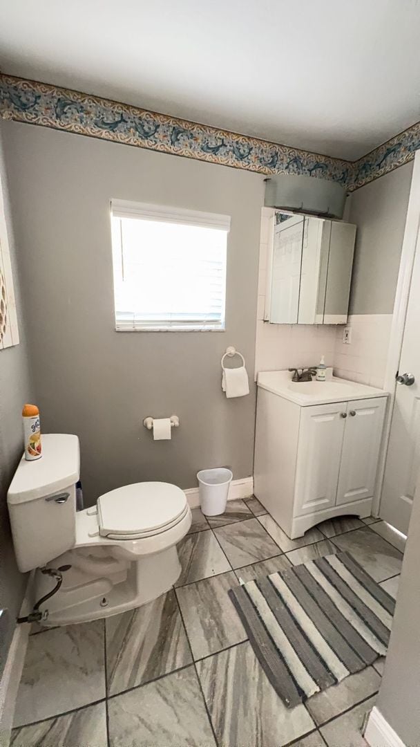 Building Photo - Fully Furnished One Bedroom Long Term Beac...