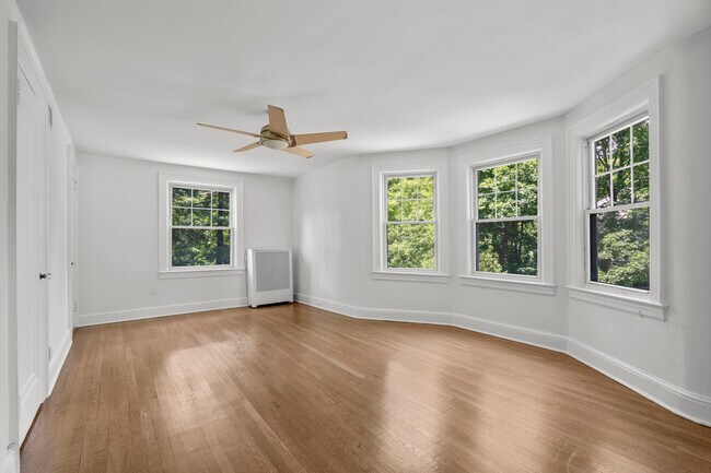 Building Photo - 121 Walworth Ave