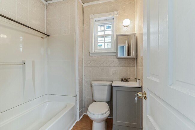 Building Photo - 864 E Chelten Ave