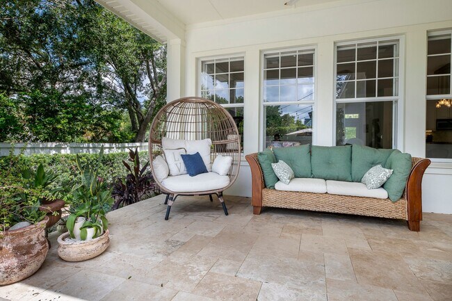 Building Photo - Baldwin Park Beauty! 3 bed/2.5 bath Pool H...