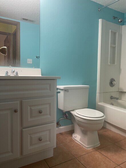 Building Photo - 20 Providence Dr