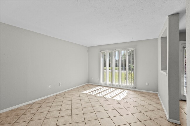 Building Photo - 2202 16th Ave N