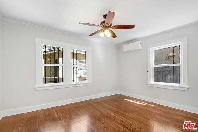 Building Photo - 942 Croft Ave