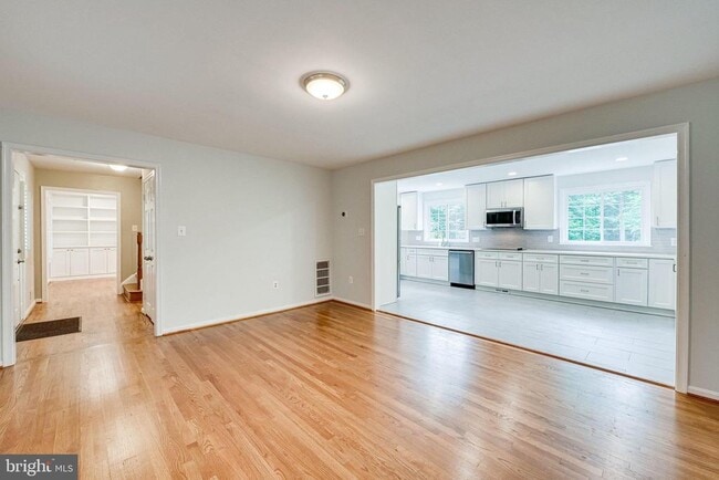 Building Photo - 12127 Holly Knoll Cir