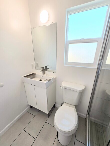 Bathroom 2 - 3121 Larga Ave