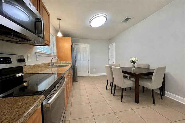 Building Photo - 339 39th St