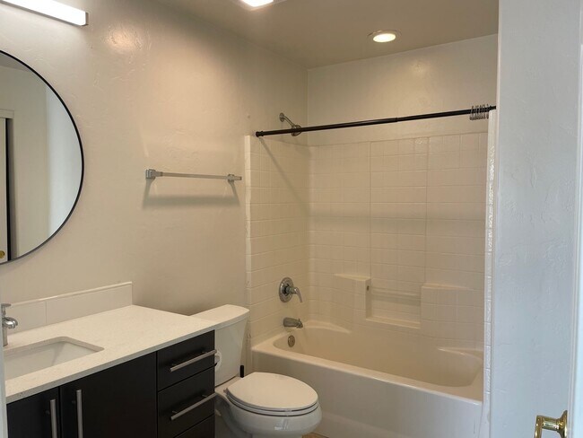 Building Photo - 4th1046#2