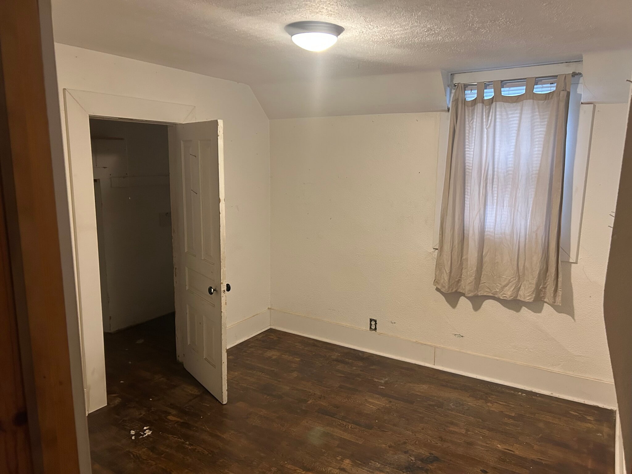 Building Photo - 418 W Lapeer St