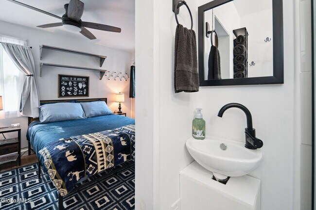 Building Photo - 1136 Enid Rd