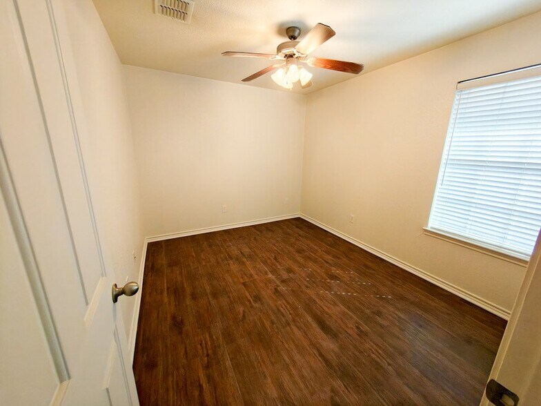 Building Photo - 5617 Cobalt Ln