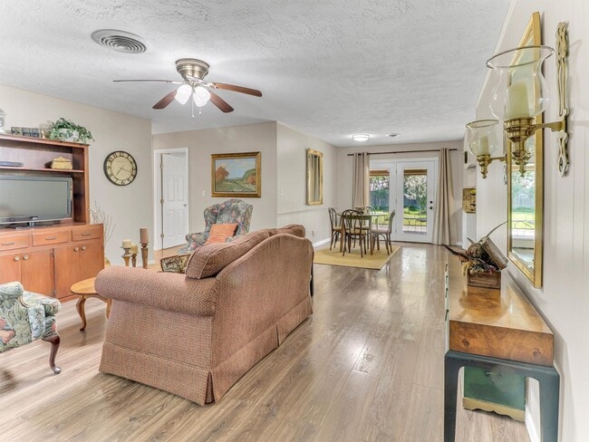 Building Photo - 805 Bluebonnet Ln