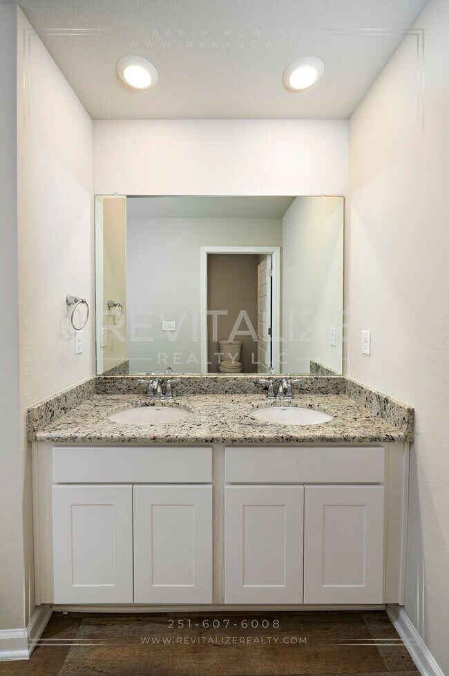 Building Photo - Beautiful 2-Story 5 BD 3 BA House in Spani...