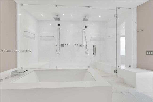 Building Photo - 18555 Collins Ave