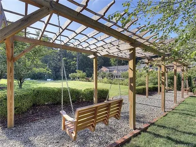 Community Space - 1215 Green Oaks Ln