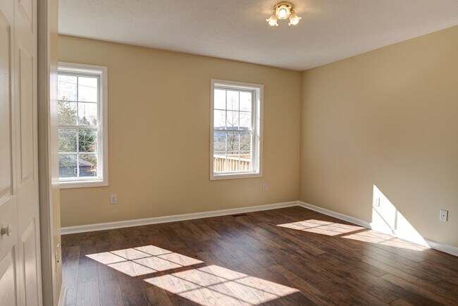 Master Bedroom - 216 Windsor Ct