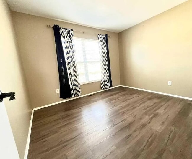 Building Photo - 15650 Stone Crossing Dr