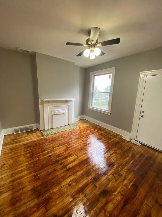 Building Photo - Modern 2-Bedroom with Central Air, In-Unit Laundry & Pet Friendly Living