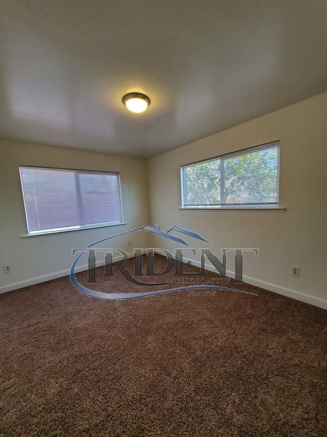 Building Photo - 1825 Sierra Way
