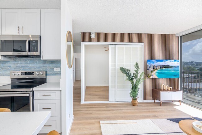 Building Photo - Beautifully Remodeled and Fully furnished 2 Bed 1.5 1 parking.  Available between March-Nov 30th