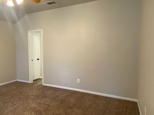 Building Photo - 3 BEDROOM, BELTON ISD