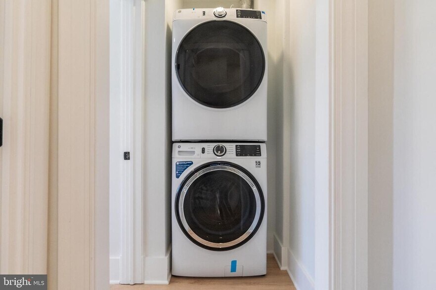 Building Photo - 113 Madison St NW