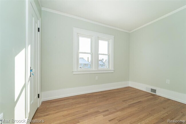 Building Photo - 3266 Collingwood St