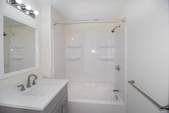 Building Photo - 5 W Chapel St