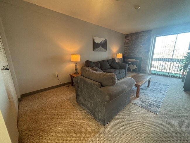 Building Photo - 178 Treetop Cir