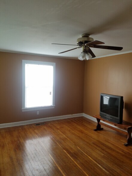 Building Photo - 1908 Nelle St