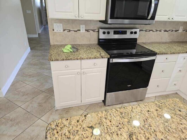 Building Photo - 1448 SE 10th Terrace