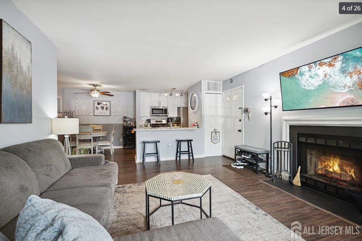 Building Photo - 394 Carhart Ct