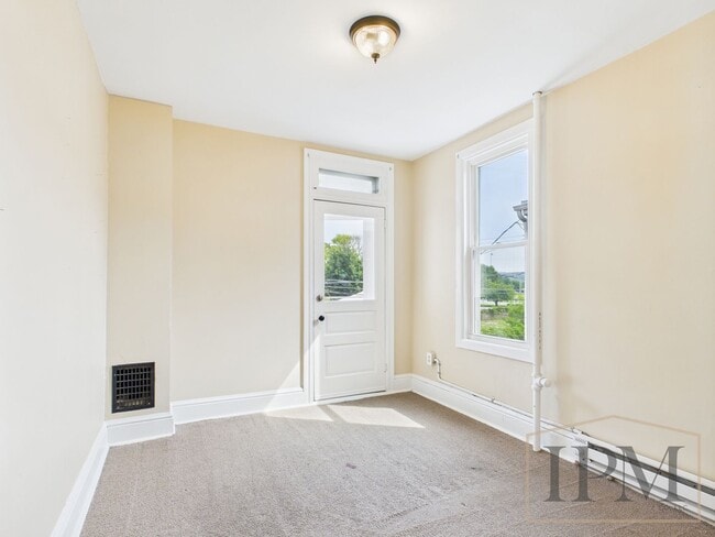 Building Photo - Available Now! Spacious 5 Bedroom Home Loc...