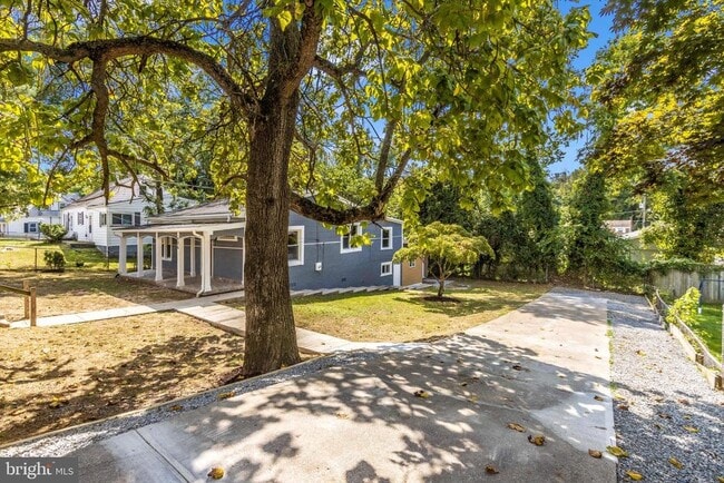Building Photo - 404 Cedarleaf Ave