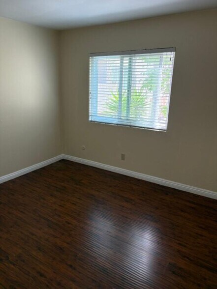 Building Photo - 5725 Linda Vista Rd