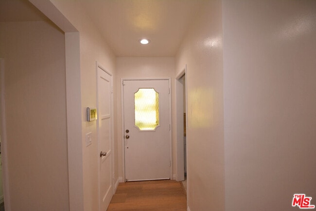 Building Photo - 7061 Louise Ave
