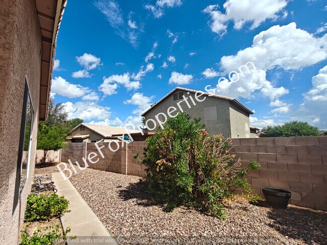 Building Photo - 9048 N Palm Brook Dr