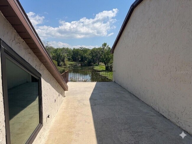 Building Photo - 804 Palm Harbor Ct