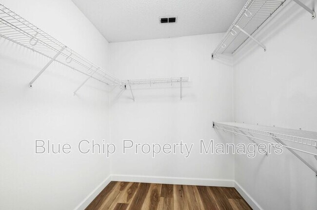 Building Photo - 12630 Lakebrook Dr