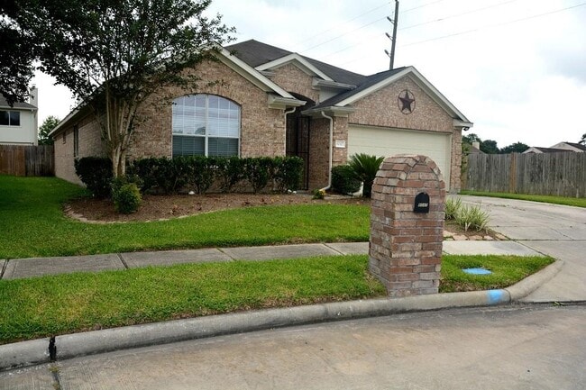 Building Photo - 8047 High Hollow Ln