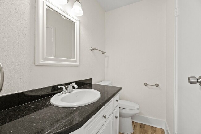 Building Photo - Freshly renovated, spacious 3 bedroom, 1.5...