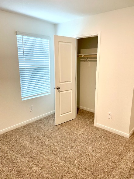 Building Photo - 264 Denali Dr