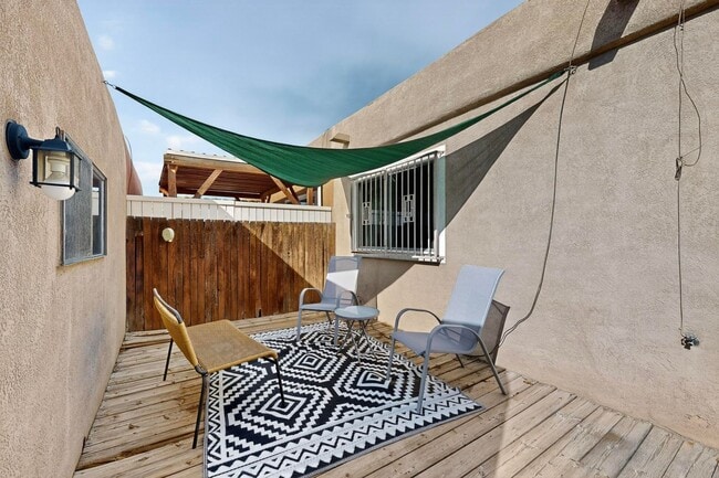 Building Photo - NE 2 Bedroom 2 Bath with Garage