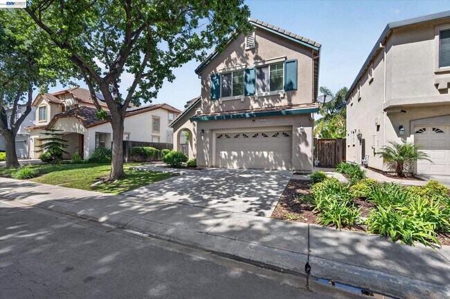 Building Photo - 244 Balsam St