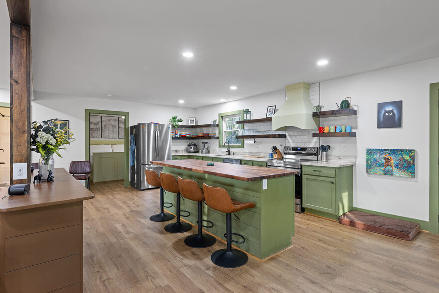 Building Photo - 250 Mt Della Rd