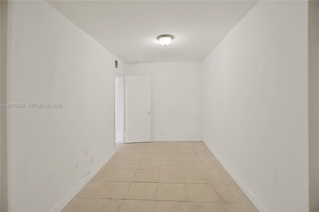 Building Photo - 1160 W 26th Ct