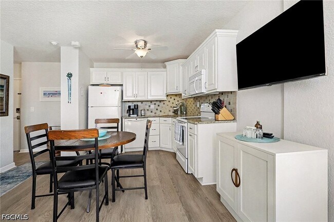 Building Photo - 7330 Estero Blvd