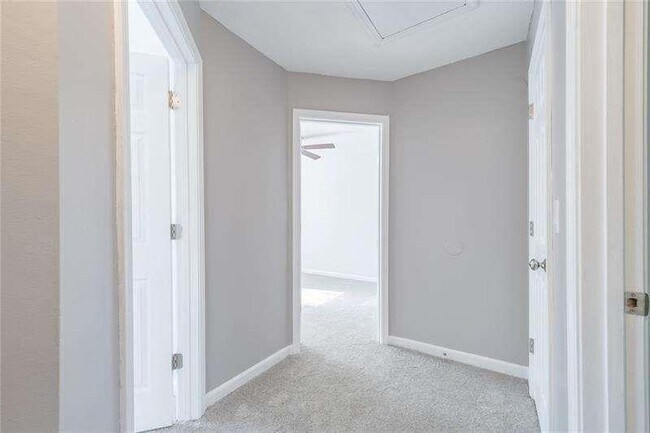 Building Photo - 2716 Lake Park Ridge W