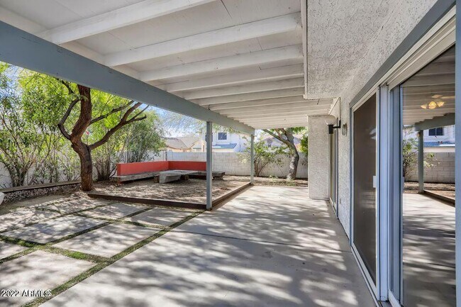 Building Photo - 717 E Sack Dr