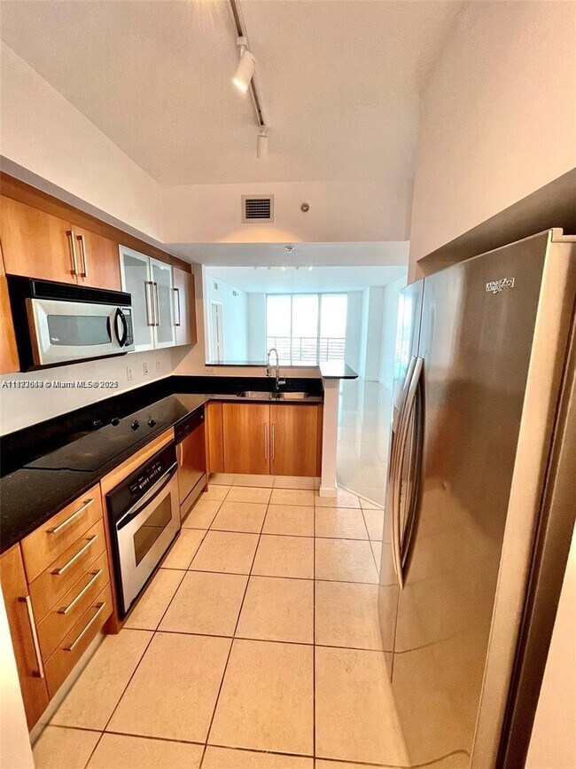 Building Photo - 325 S Biscayne Blvd